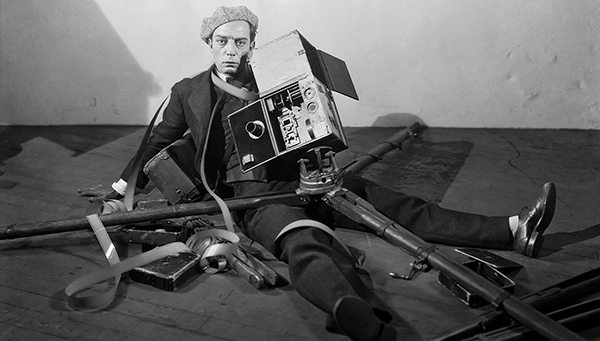 https://www.institut-lumiere.org/storage/file_manager_files/2025/04/cameraman.jpg